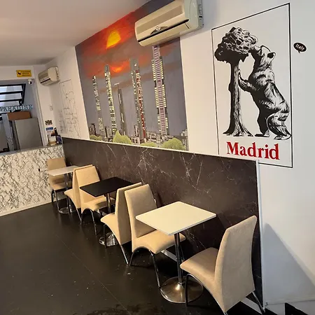 Hostal Madrid Paradise-3
